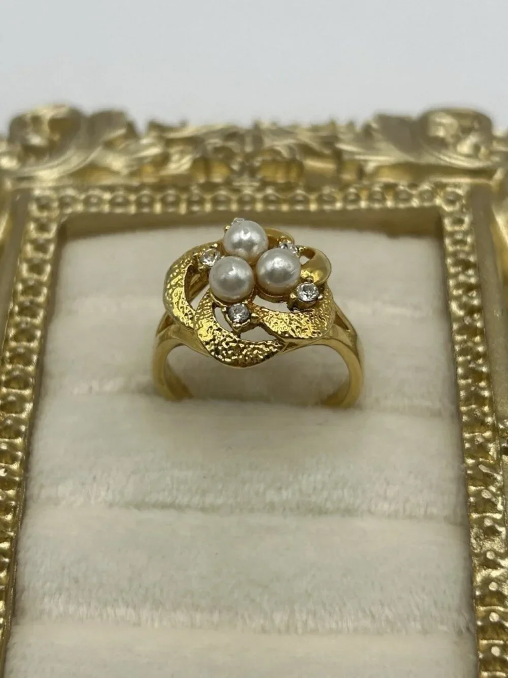 Vintage Cottagecore Faux Pearl Rhinestone Gold Tone Flower Ring Size 7 Romantic - Picture 7 of 16